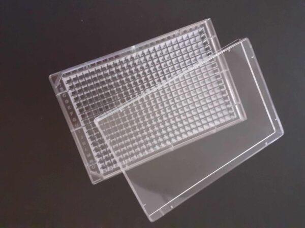 Tissue culture treated Clear solid 384 well plate with lid